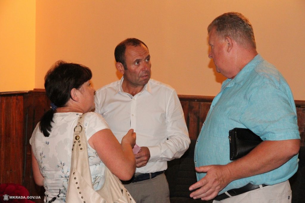 На встрече с вице-мэром жители Малой Коренихи подняли вопросы субсидий и благоустройства района 11