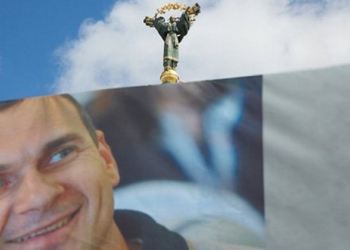 Сегодня – день рождения украинского режиссера Олега Сенцова, незаконно осужденного в России. Поддержать узника Кремля может каждый