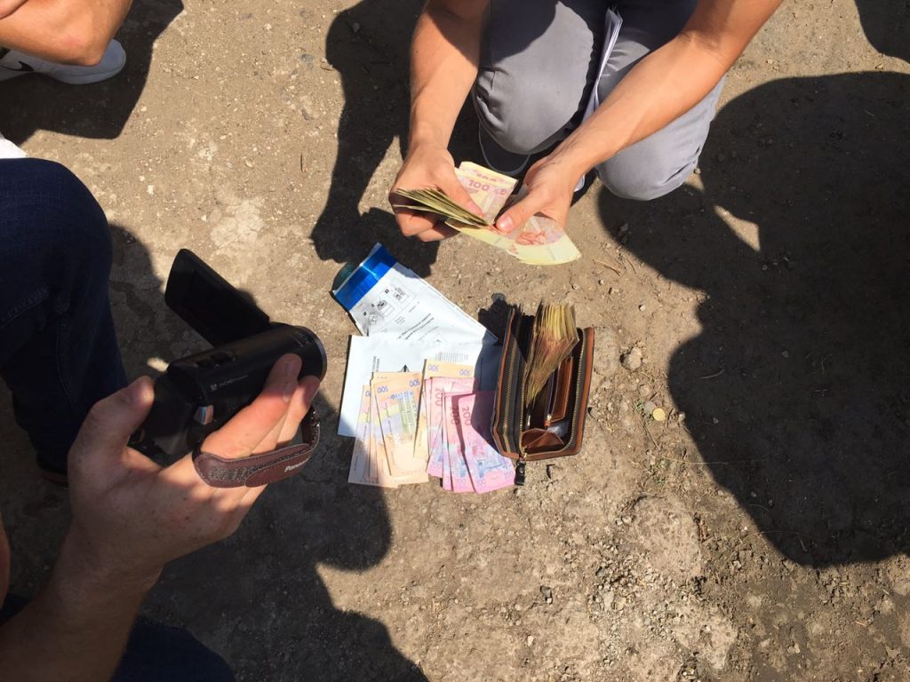 В Николаевской области при получении взятки задержан начальник Еланецкого отделения полиции 3
