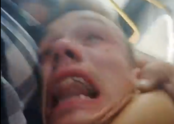 «Удавлю тебя сейчас!» – в Донецкой области водитель автобуса едва не задушил сироту, который показал ему льготный документ