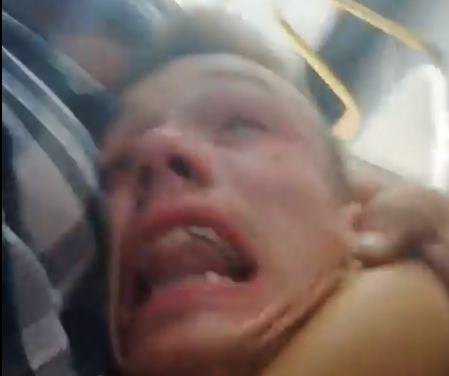 «Удавлю тебя сейчас!» – в Донецкой области водитель автобуса едва не задушил сироту, который показал ему льготный документ