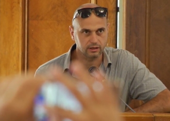 Зоозащитники на сессии горсовета требуют отстранения Голобродского и материальной компенсации за нападения собак