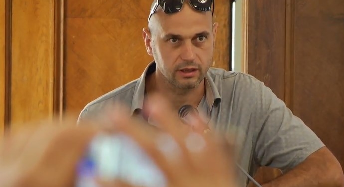 Зоозащитники на сессии горсовета требуют отстранения Голобродского и материальной компенсации за нападения собак