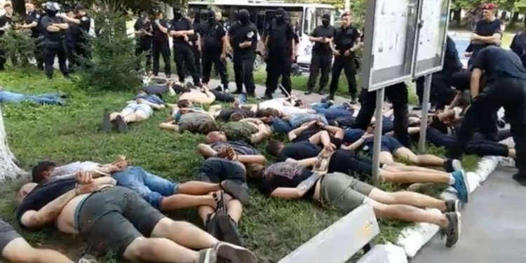 Во время драки в горсовете Конотопа пострадал 21 человек