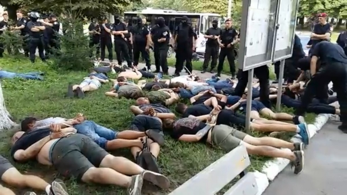 Во время драки в горсовете Конотопа пострадал 21 человек