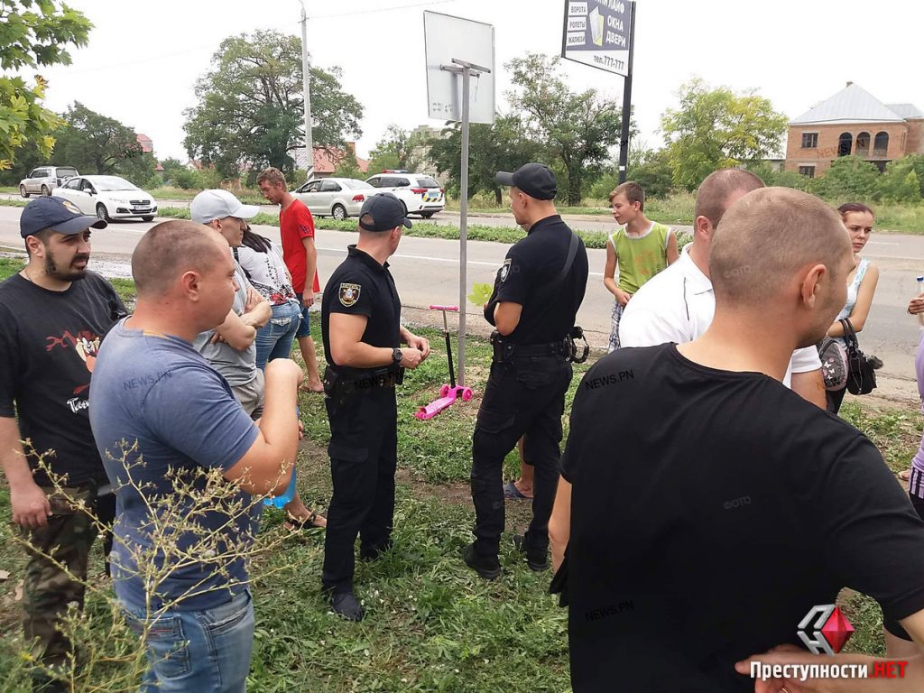 ОБНОВЛЕНО. В Корабельном районе жильцы многоэтажки вышли перекрывать проспект Богоявленский – им отключили свет, несмотря на оплаченные счета 12