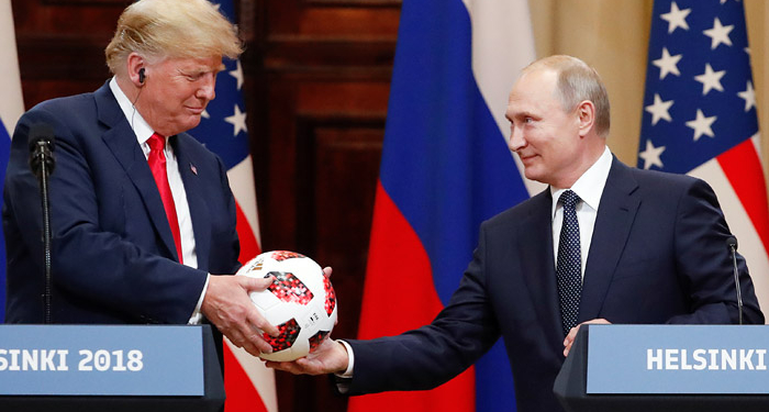 В мяче, который Путин передал Трампу, нашли передатчик