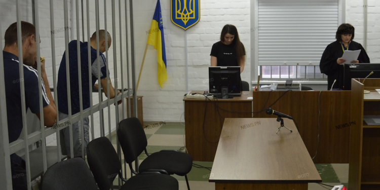 В Николаеве суд приговорил к 6,5 годам тюрьмы двух мужчин, напавших на общественника Барашковского