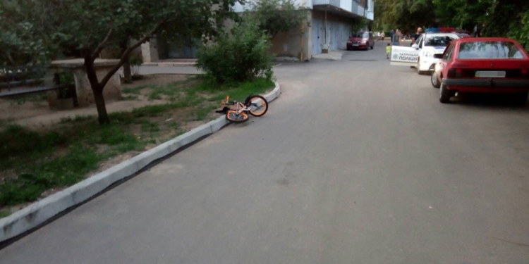 В Николаеве мужчина передал управление машиной 13-летнему внуку – тот наехал на ребенка