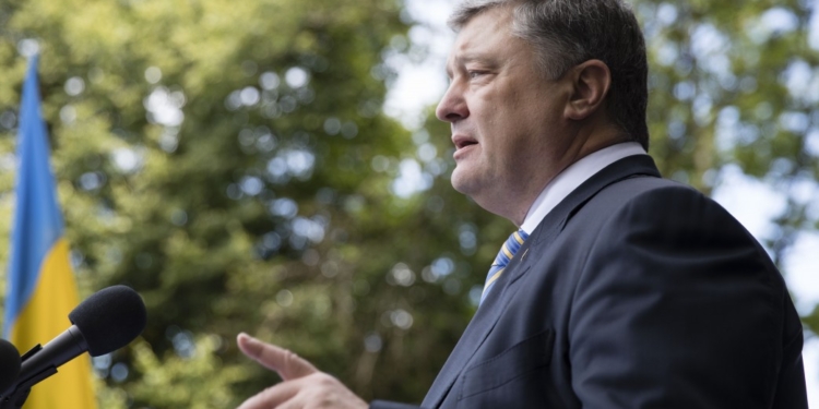 Порошенко призвал украинцев и поляков к христианскому прощению друг друга