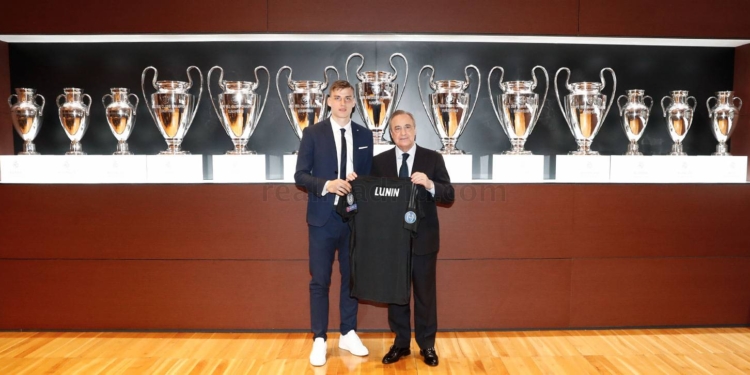 Мадридский «Реал» презентовал украинского вратаря Лунина