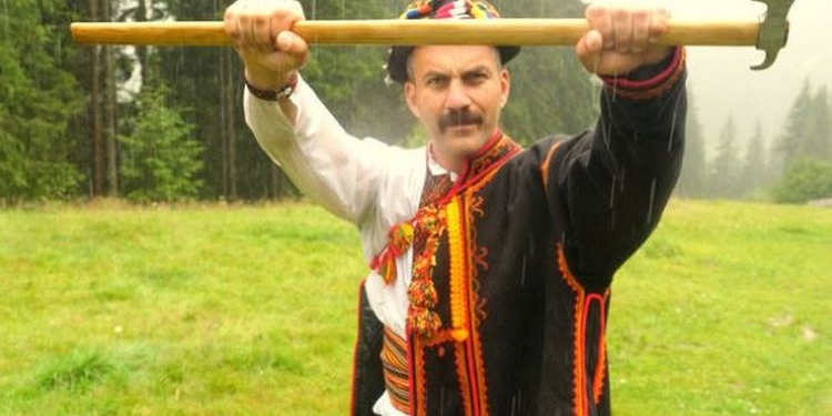 В Яремче поставили рекорд по продолжительности исполнения гуцульского танца аркан