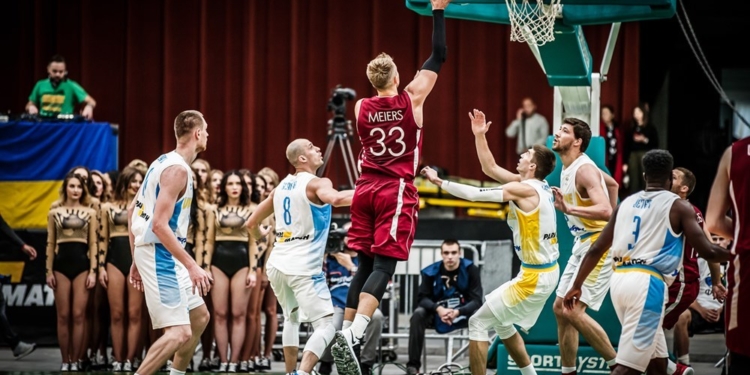 Украинские баскетболисты разгромно проиграли в Киеве Латвии