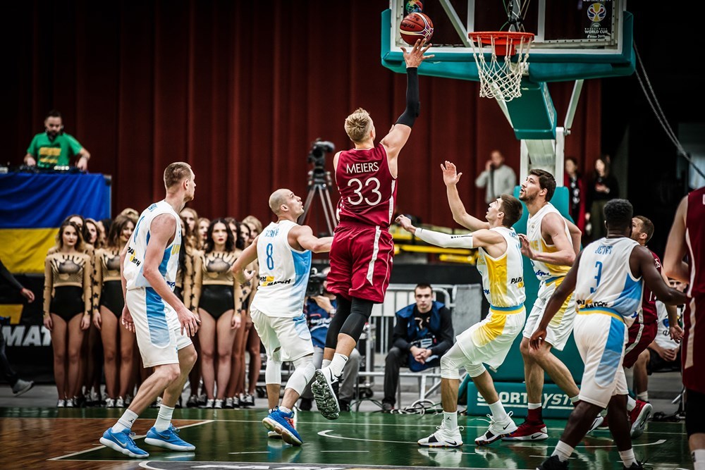 Украинские баскетболисты разгромно проиграли в Киеве Латвии 1