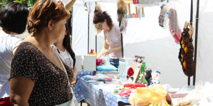 Николаевские активисты провели акцию «День неожиданного счастья», чтобы помочь детям, у которых проблемы со зрением