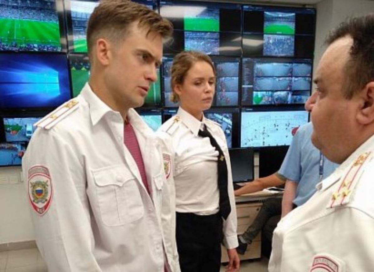 Жалею, что сейчас не 37-й год: Полицейский на задержании Pussy Riot, которые выбежали на финальном матче