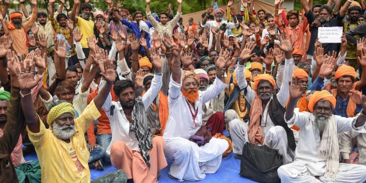 Из-за фейковых сообщений в WhatsApp в Индии линчевали 30 человек, заподозренных в похищении детей