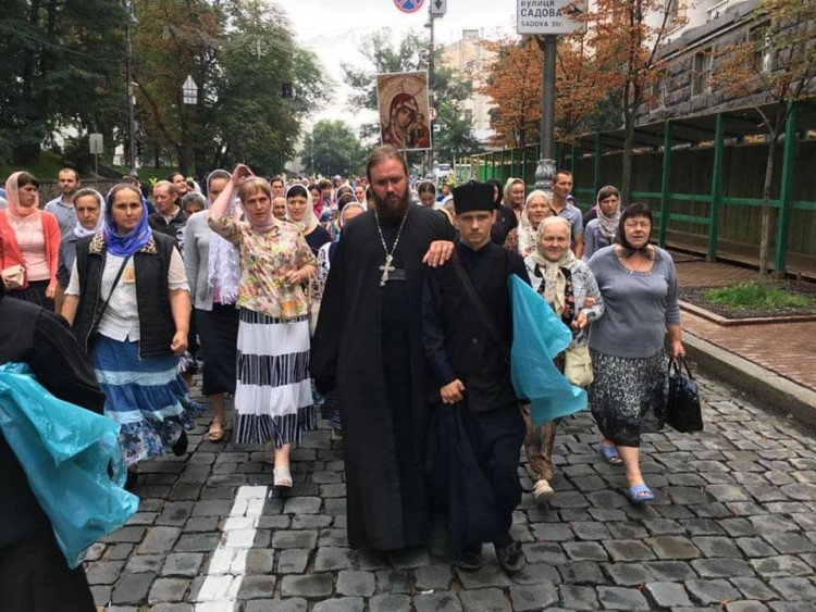 В Киеве идет крестный ход УПЦ (МП) по случаю 1030-летия крещения Киевской Руси-Украины 7