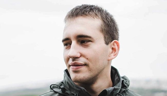 Суд отправил лидера С14 Мазура под домашний арест по делу о нападении на табор ромов