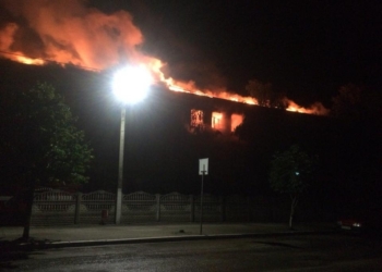 Удар молнии поджог школу в Одесской области