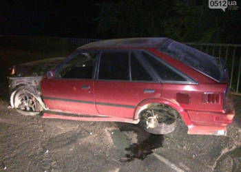 Ночью водитель “Ниссана” въехал в ограждение Широкобальского моста