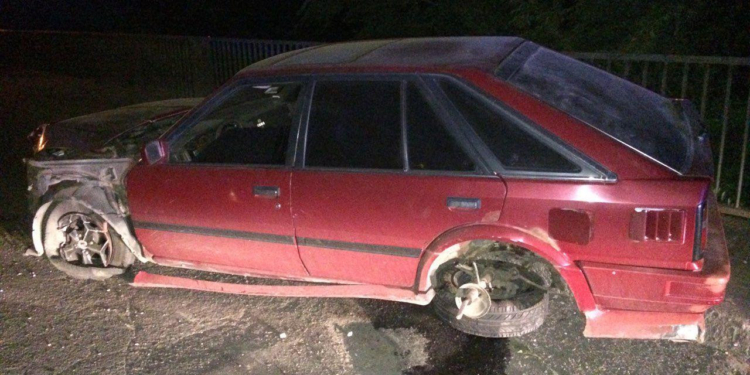 Ночью водитель “Ниссана” въехал в ограждение Широкобальского моста