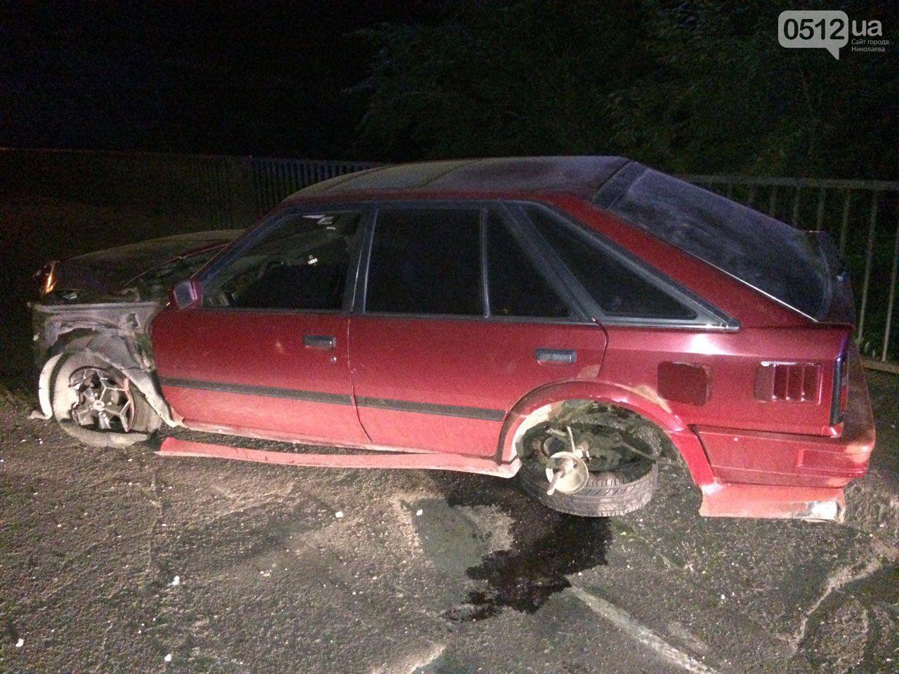 Ночью водитель “Ниссана” въехал в ограждение Широкобальского моста