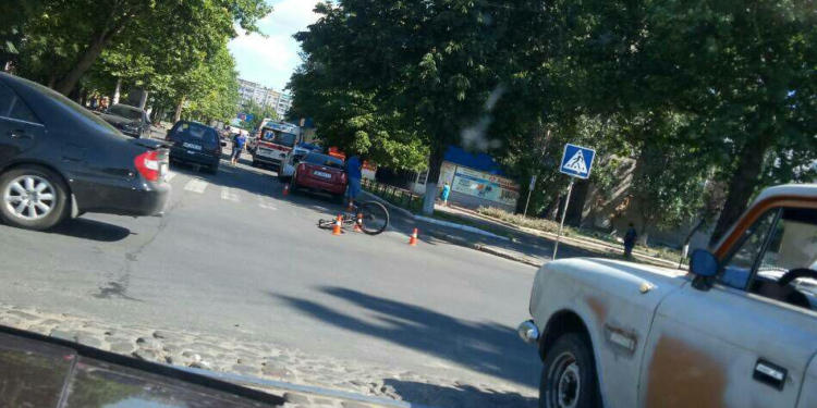 В центре Николаева водитель на «Chevrolet» сбил велосипедиста