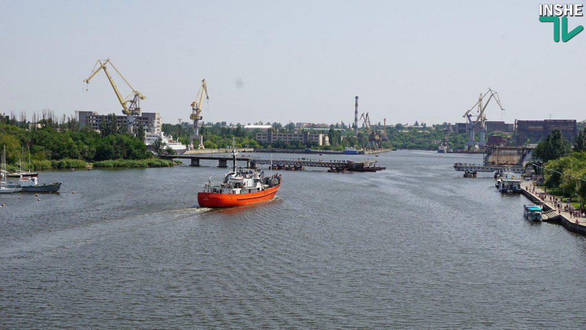 В Николаев на ремонт зашло малое гидрографическое судно «ГС-82» 11