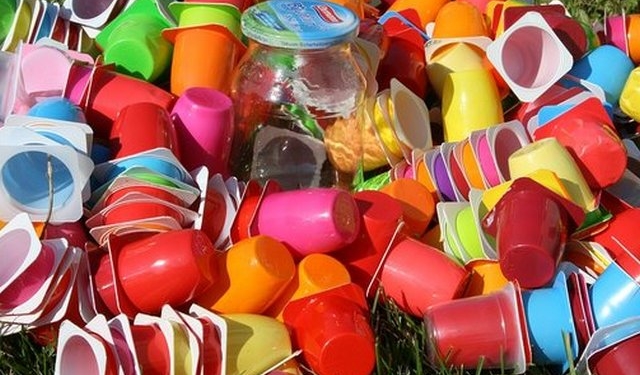 В Молдове запретили пластиковую посуду. Но не сейчас