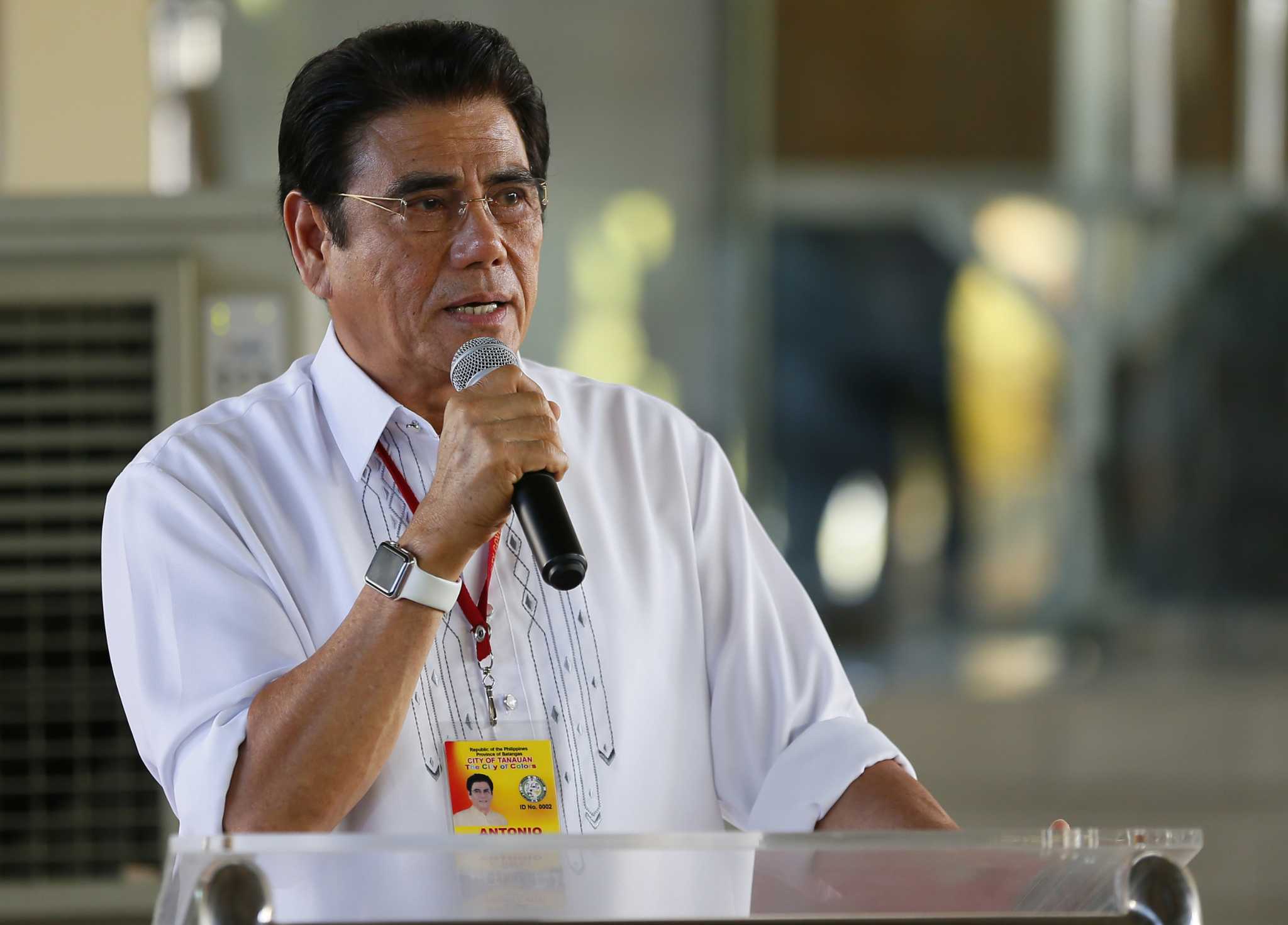 На Филиппинах во время торжества снайпер застрелил мэра