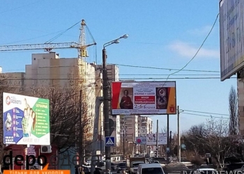 В городе станет чуть-чуть свободней: Рада запретила рекламу на опорах наружного освещения и контактной сети