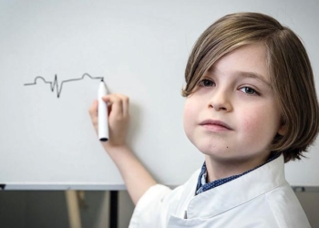 В Бельгии 8-летний школьник успешно закончил школу и поступает в университет