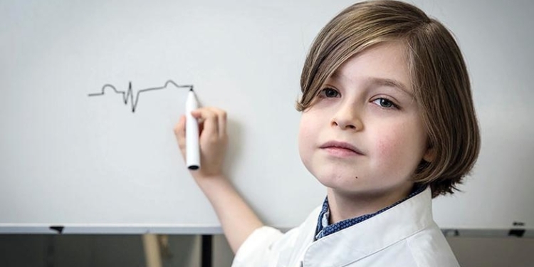 В Бельгии 8-летний школьник успешно закончил школу и поступает в университет