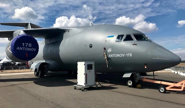 Украина представила новый транспортный самолет АН-178 на  авиасалоне в Фарнборо