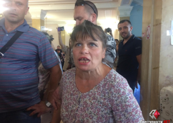 “Защитницы собак” в перерыве сессии Николаевского горсовета пытались избить директора ЦЗЖ Голобродского