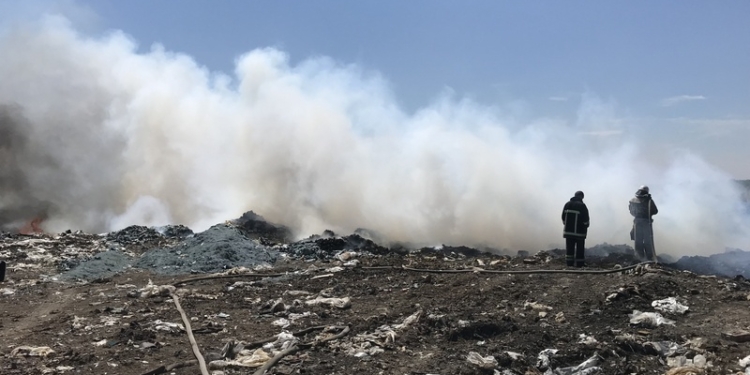 В Вознесенске горела свалка. Тушили до ночи