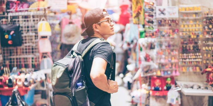 Чаевые, одежда, велосипедисты и правила этикета – чего туристу лучше не делать в различных странах мира