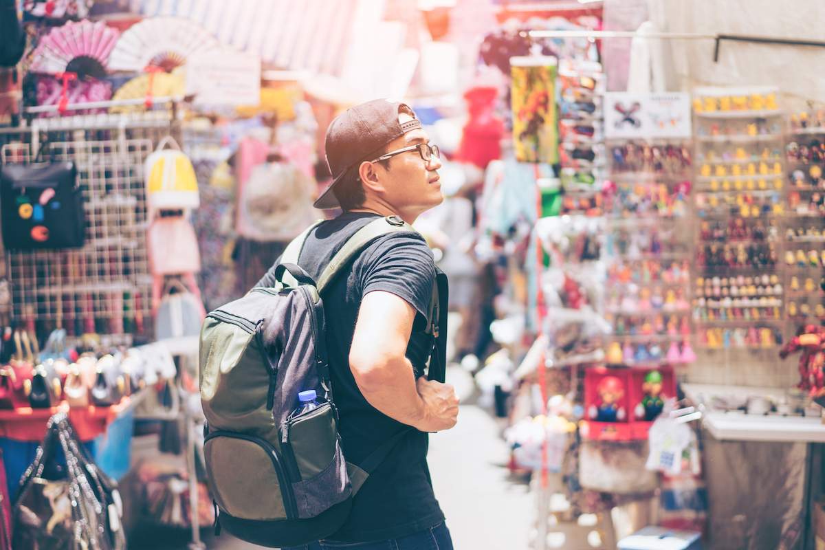 Чаевые, одежда, велосипедисты и правила этикета – чего туристу лучше не делать в различных странах мира