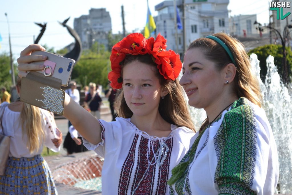 Николаевцы отметили День Независимости традиционным Маршем вышиванок 3