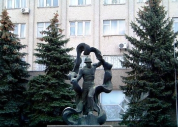 Фирма депутата Николаевского горсовета Грипаса отремонтирует постамент памятника огнеборцам