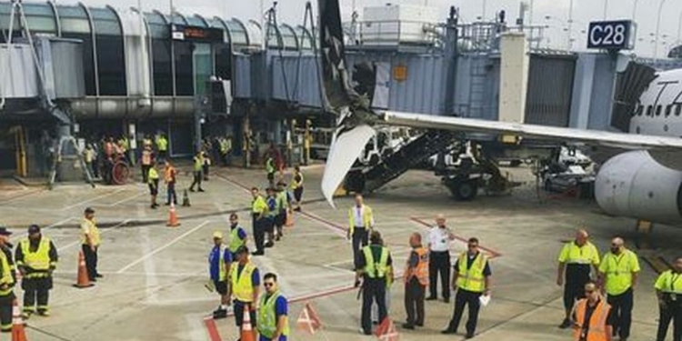 Не разминулись: в аэропорту американского Чикаго столкнулись два пассажирских самолета авиакомпании United Airlines