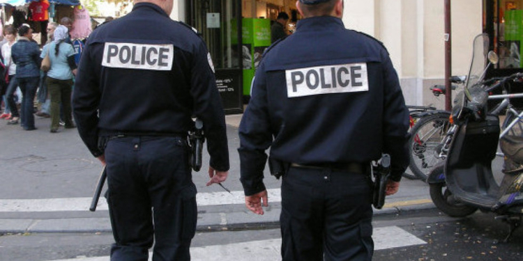 Во Франции авто врезалось в толпу людей – семеро пострадавших