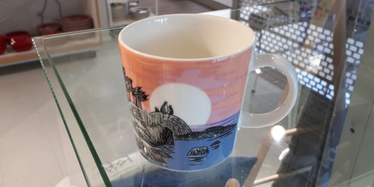 В Финляндии люди с ночи занимали очередь в магазин за новой муми-кружкой