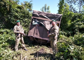 Украинские пограничники стрельбой остановили прорвавшийся с территории России УАЗ с контрабандой