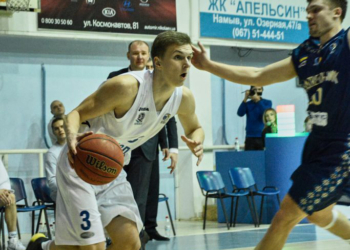 Воспитанник МБК «Николаев» Денис Бобров поставил подпись под новым контрактом с клубом