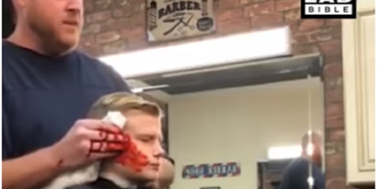 Отомстил за таракана на столе: в Италии парикмахер сделал вид, что отрезал ухо своему 10-летнему клиенту