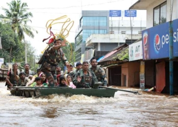 В индийском штате Керала – самое большое наводнение за последние 100 лет: более 300 человек погибли, 200 тысяч человек остались без крова