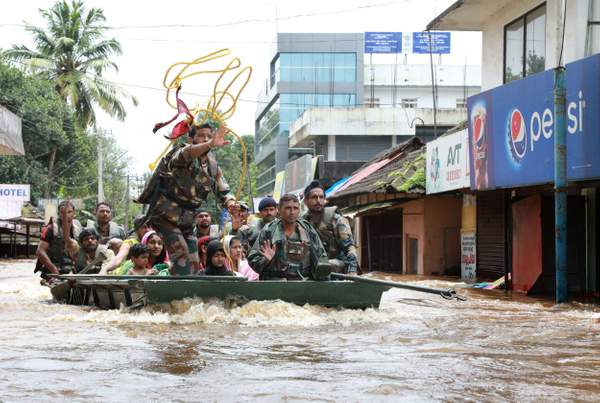 В индийском штате Керала – самое большое наводнение за последние 100 лет: более 300 человек погибли, 200 тысяч человек остались без крова 1