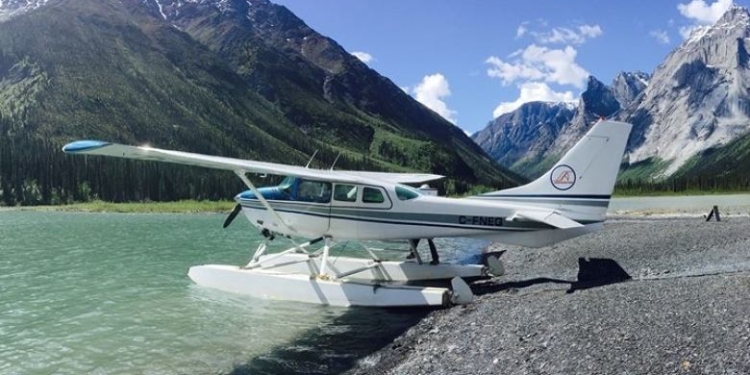 В северо-западной части Канады потерпел крушение легкомоторный самолет Cessna 206 – погибли три человека